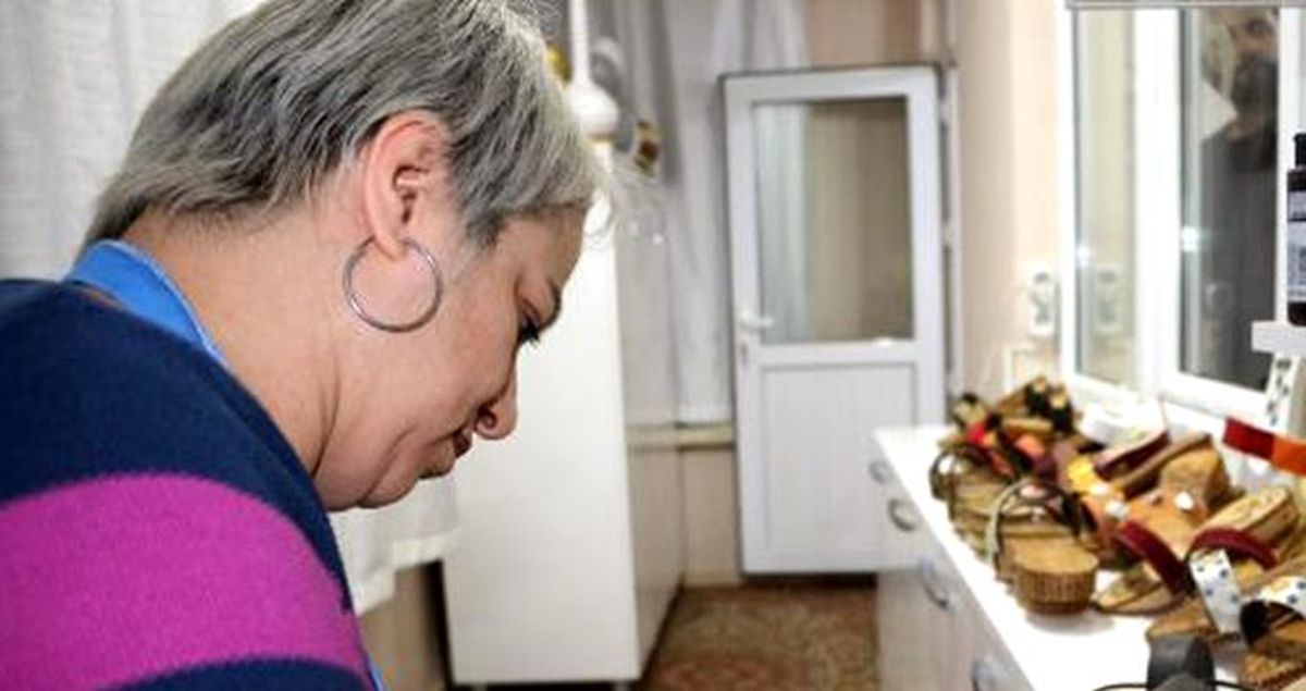 Hobi olarak başladığı takunya yapımı mesleği oldu