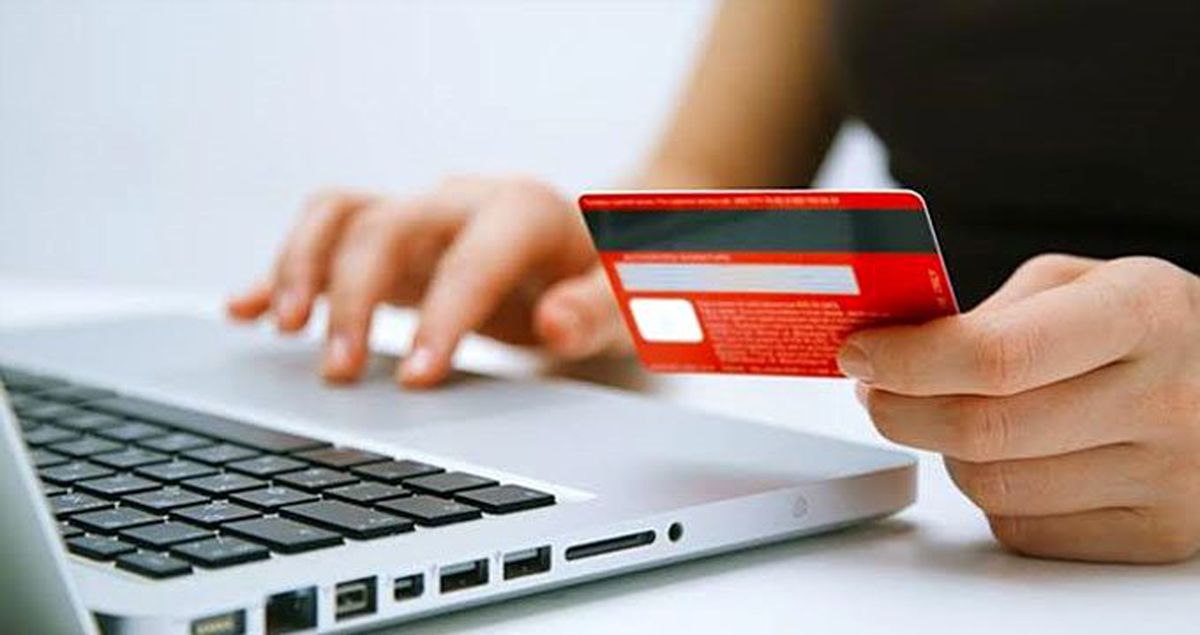 İnternetten saat ile gözlük siparişi verdi, ambalaj içinden kum ve patates çıktı