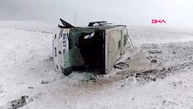 Kayseri'de yolcu otobüsü devrildi 23 yaralı Kayseri'de yolcu otobüsü devrildi 23 yaralı