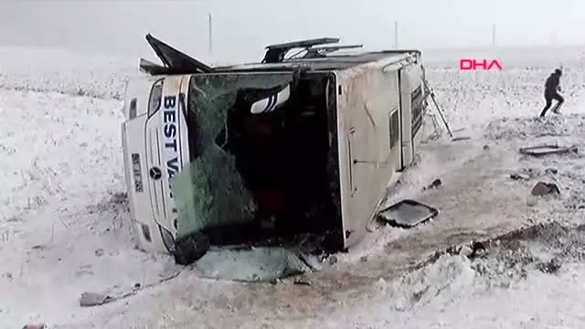Kayseri'de yolcu otobüsü devrildi 23 yaralı Kayseri'de yolcu otobüsü devrildi 23 yaralı
