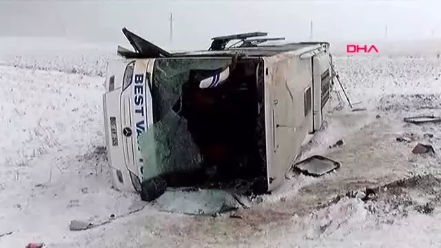 Kayseri'de yolcu otobüsü devrildi 23 yaralı Kayseri'de yolcu otobüsü devrildi 23 yaralı