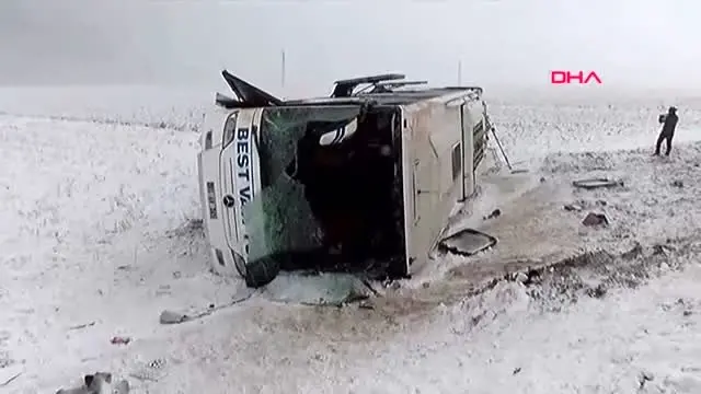 Kayseri'de yolcu otobüsü devrildi 23 yaralı Kayseri'de yolcu otobüsü devrildi 23 yaralı