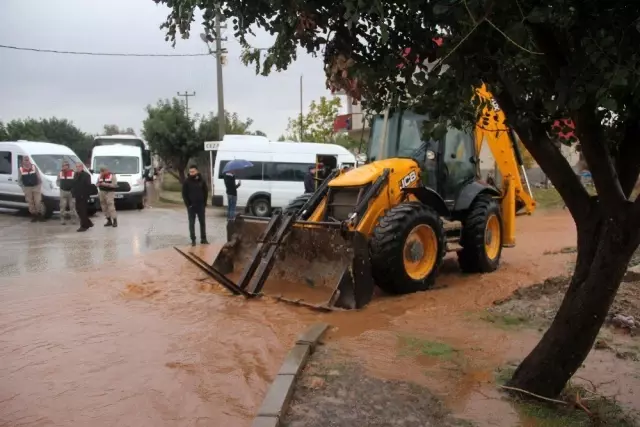 Mahkumlar nehre dönen cezaevi yolunda kaldı