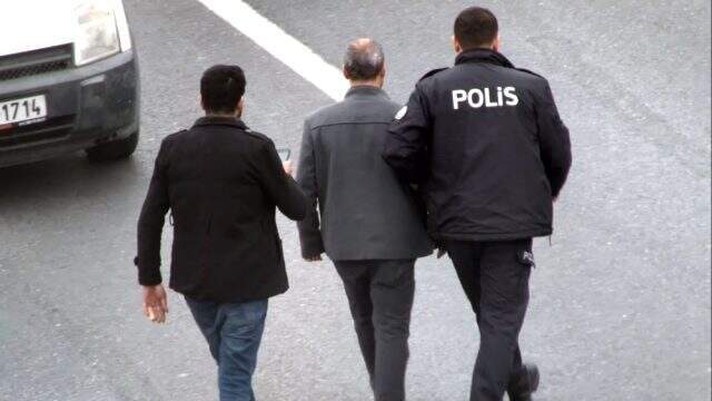 Otoyolda intihar girişiminde bulunan adama, çevredeki bir kadından tepki çeken sitem