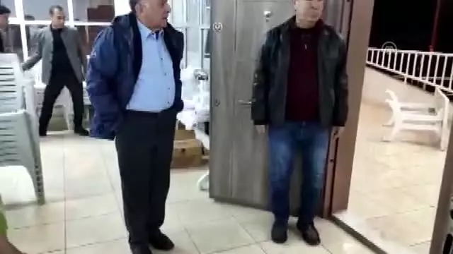 Tarlalardaki çadırları su altında kalan Suriyeliler taziye evine yerleştirildi Tarlalardaki çadırları su altında kalan Suriyeliler taziye evine yerleştirildi