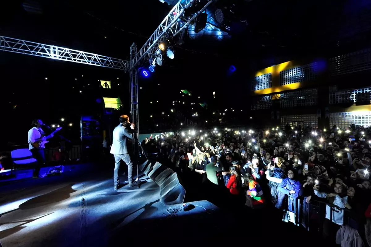 Van YYÜ'de Mehmet Erdem konseri