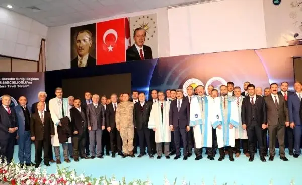 Van YYÜ'den Hisarcıkloğlu'na 'fahri doktora' unvanı Van YYÜ'den Hisarcıkloğlu'na 'fahri doktora' unvanı