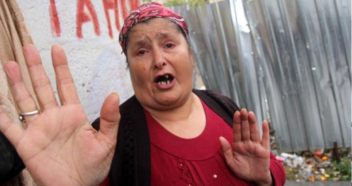 Adana'da aşırı yağış nedeniyle evsiz kalan kadın gözyaşlarına boğuldu