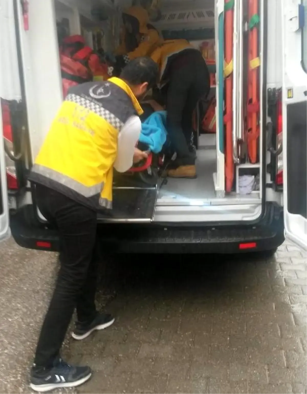 Yakınları haber alamadı, sobadan zehirlenmiş bulundu