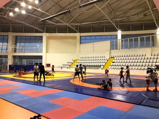 Yunusemreli güreşçiler müsabakalara hazırlanıyor Yunusemreli güreşçiler müsabakalara hazırlanıyor
