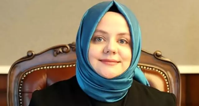 Zehra Zümrüt Selçuk kimdir? T.C. Aile, Çalışma ve Sosyal Hizmetler Bakanı Zehra Zümrüt Selçuk kimdir? Zehra Zümrüt Selçuk biyografi!