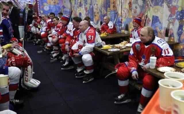 67 yaşındaki Rusya lideri Putin, buz hokeyi oynadı