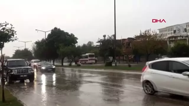 Adana'da sağanak yeniden başladı; 1 ilçede okullar tatil edildi