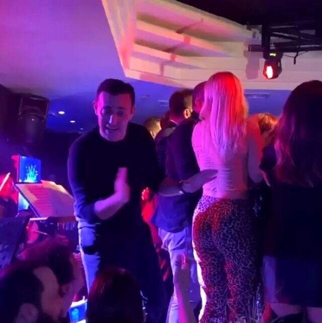 Aleyna Tilki, Mustafa Sandal'ın kendisine sırtı dönükken yaptığı el hareketleri hakkında konuştu