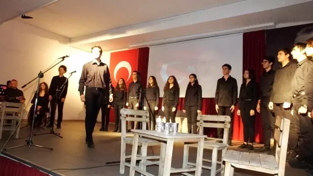 Burhaniye'de Mehmet Akif Ersoy için görkemli anma töreni Burhaniye'de Mehmet Akif Ersoy için görkemli anma töreni