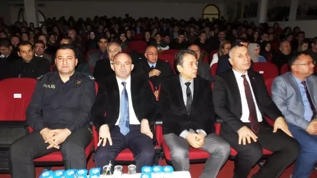 Burhaniye'de Mehmet Akif Ersoy için görkemli anma töreni Burhaniye'de Mehmet Akif Ersoy için görkemli anma töreni