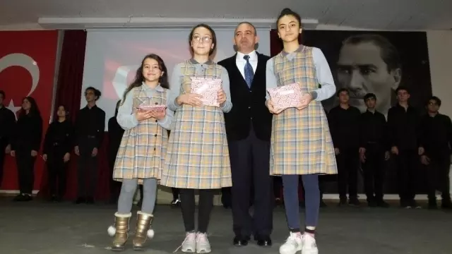 Burhaniye'de Mehmet Akif Ersoy için görkemli anma töreni Burhaniye'de Mehmet Akif Ersoy için görkemli anma töreni