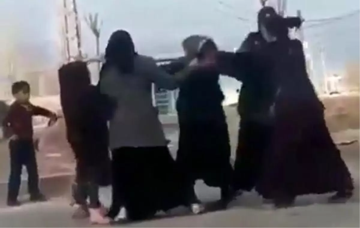 Dilenci kadınların yer kavgası