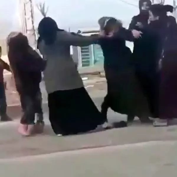 Dilenci kadınların yer kavgası