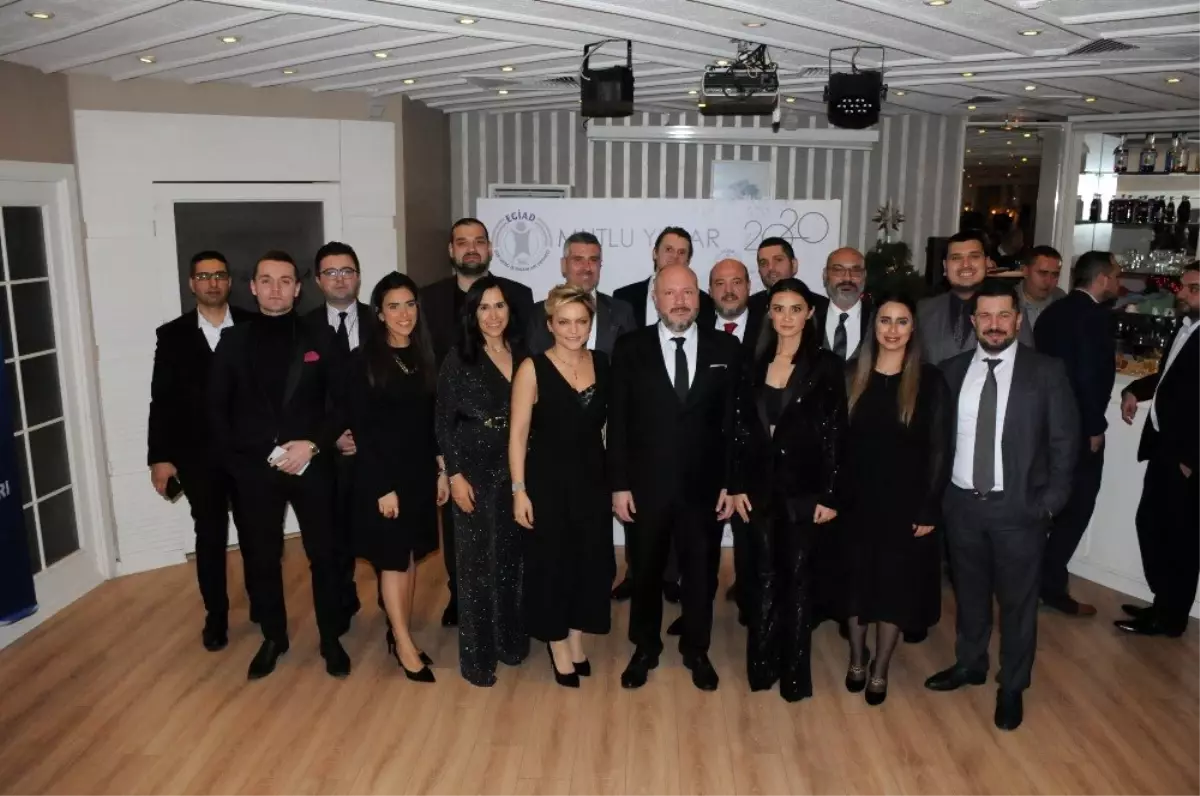 EGİAD yılbaşı balosunda eğlendi