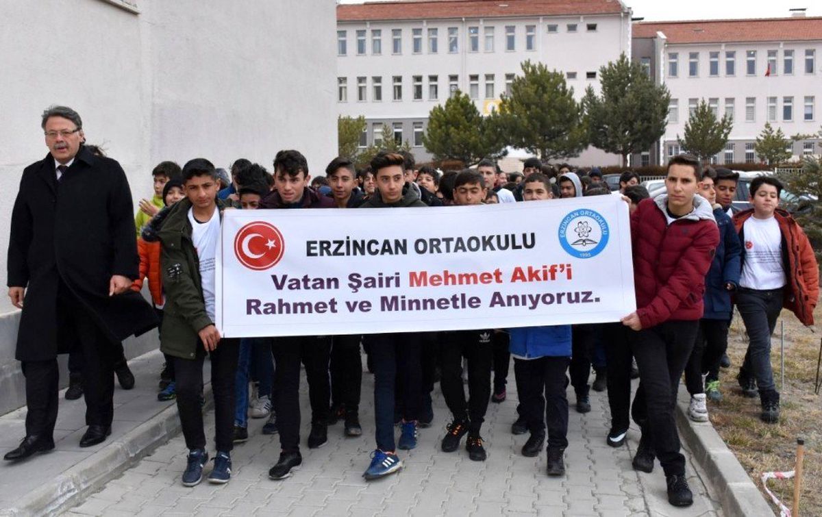 Erzincan'da Vatan Şairi Mehmet Akif Ersoy anıldı