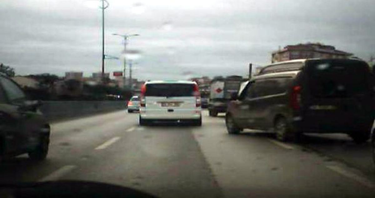 Esenler'de zikzak çizen sürücü zincirleme kazaya neden oldu