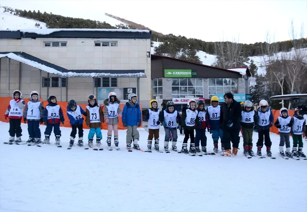 Geleceğin şampiyon kayakçıları Palandöken'de yetişiyor