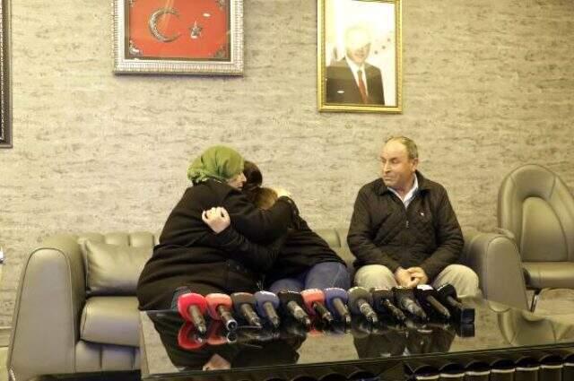 HDP İl Binası önünde evlat nöbetindeki kadın evladına kavuştu