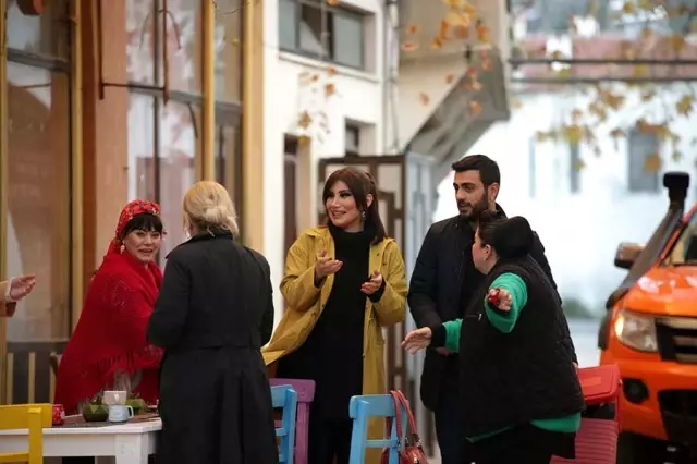 İrem Derici'den yapımcıya gönderme! İrem Derici'den yapımcıya gönderme!