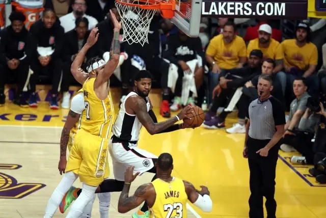 Los Angeles derbisinde kazanan Clippers Los Angeles derbisinde kazanan Clippers