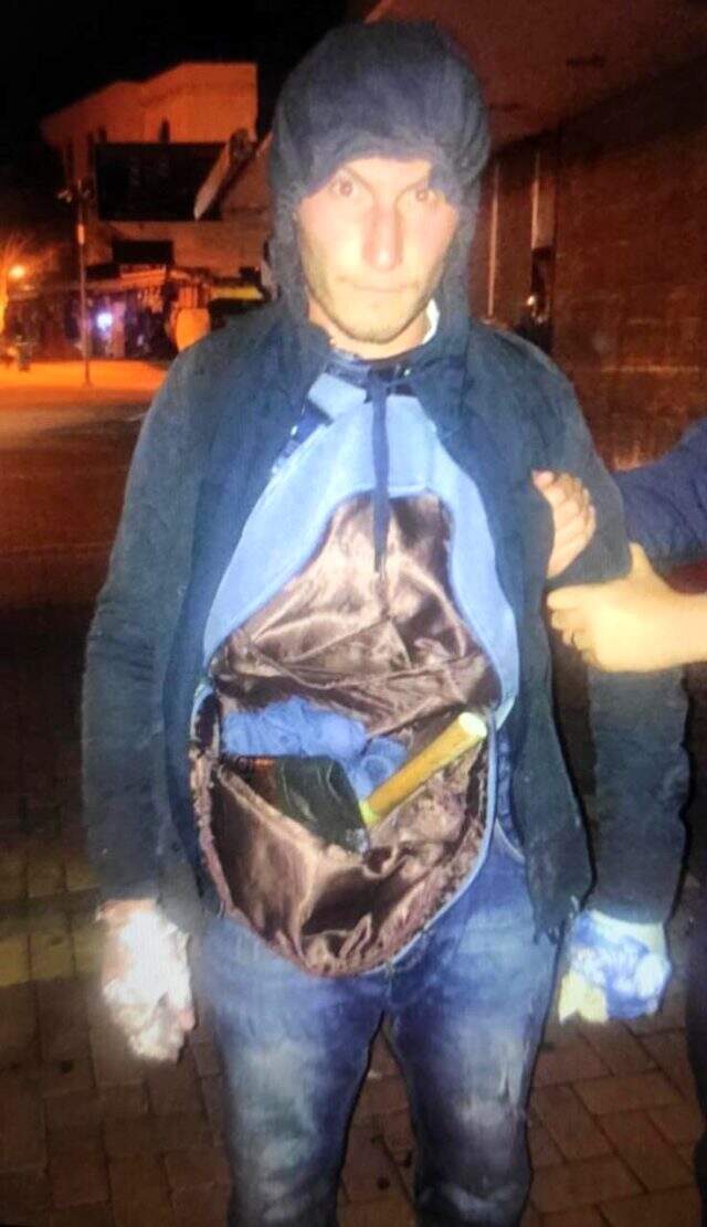 Özel kıyafetli kuyumcu hırsızı suçüstü yakalandı