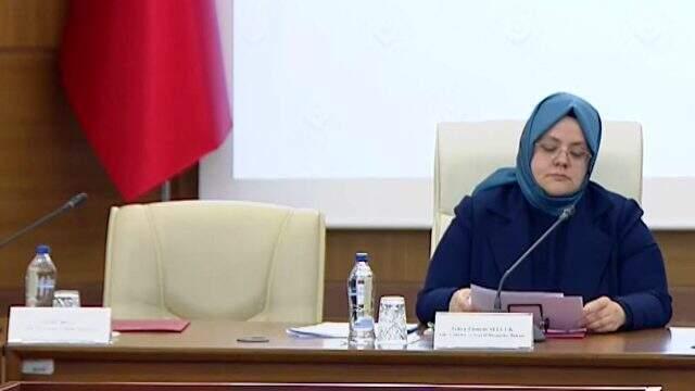 Son Dakika: Türk-İş Genel Eğitim Sekreteri, asgari ücret zammını protesto edip basın toplantısından ayrıldı