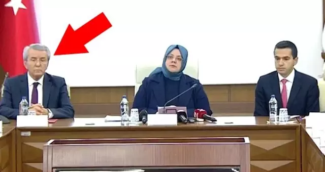 Son Dakika: Türk-İş Genel Eğitim Sekreteri, asgari ücret zammını protesto edip basın toplantısından ayrıldı