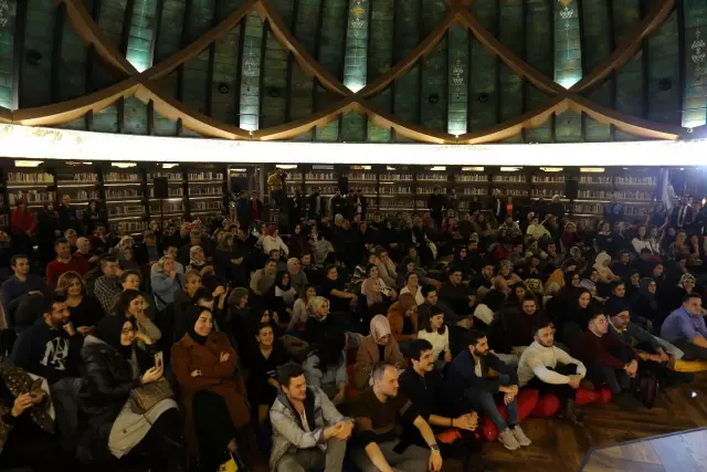Üsküdar'da müzik, şiir ve komedi bir araya geldi Üsküdar'da müzik, şiir ve komedi bir araya geldi