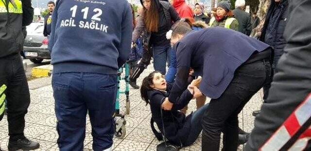 Yabancı uyruklu şahıs, genç kadını çelme takarak yere düşürdü