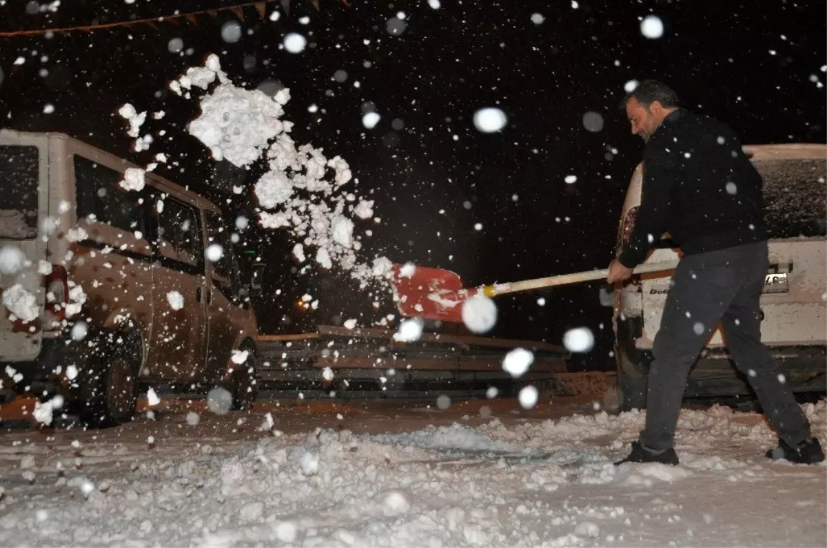 Yüksekova beyaza büründü