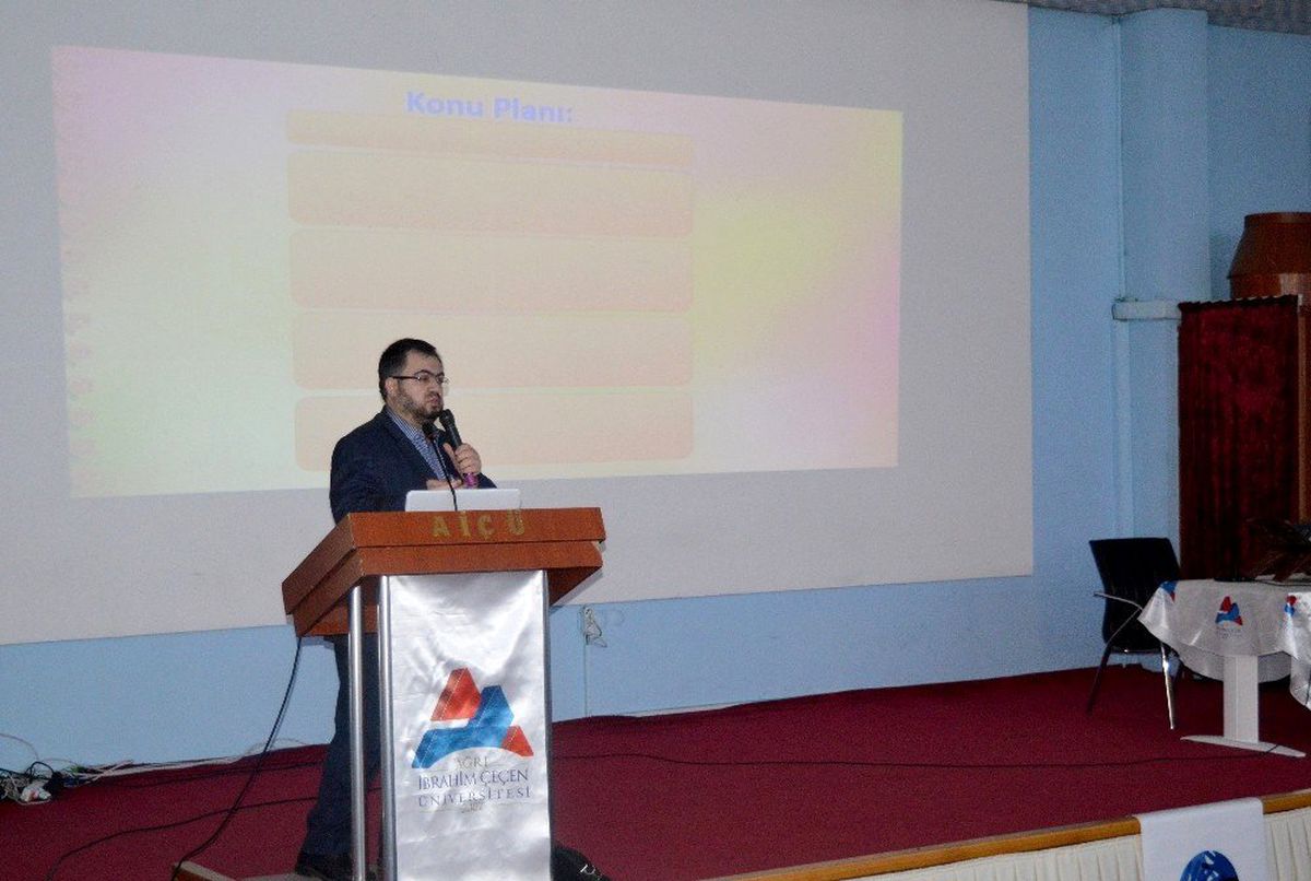 AİÇÜ'de 'Aile ve Sosyal Medya'da Mahremiyet' konferansı düzenlendi