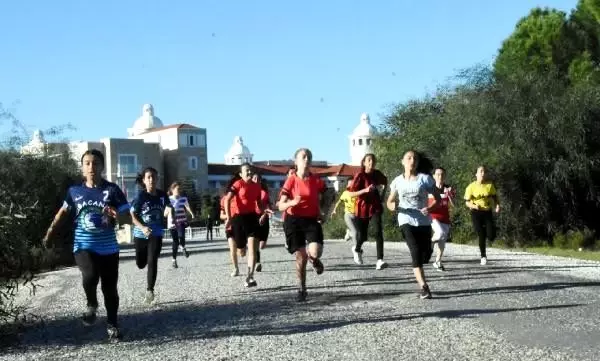 Antalya'da Atatürk Koşusu düzenlendi Antalya'da Atatürk Koşusu düzenlendi