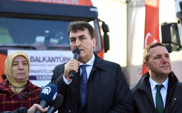 Arnavutluk'a 3 yardım TIR'ı Arnavutluk'a 3 yardım TIR'ı