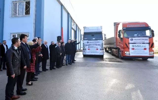 Arnavutluk'a 3 yardım TIR'ı Arnavutluk'a 3 yardım TIR'ı