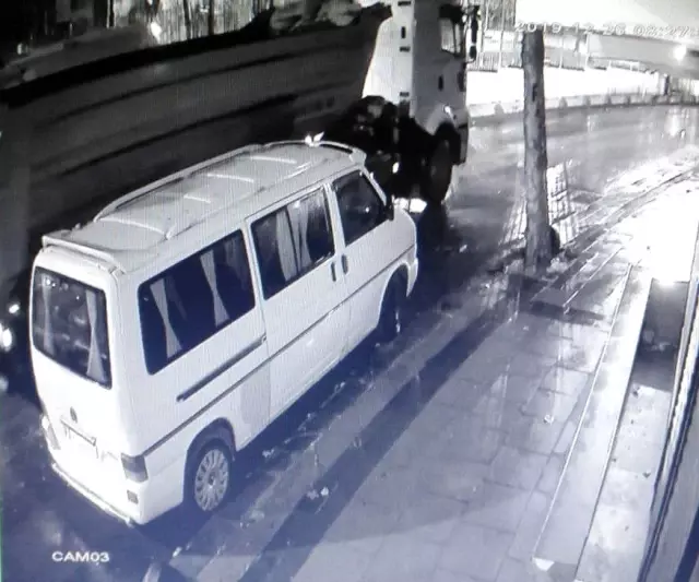 Bağcılar'da tır hırsızlığı kamerada