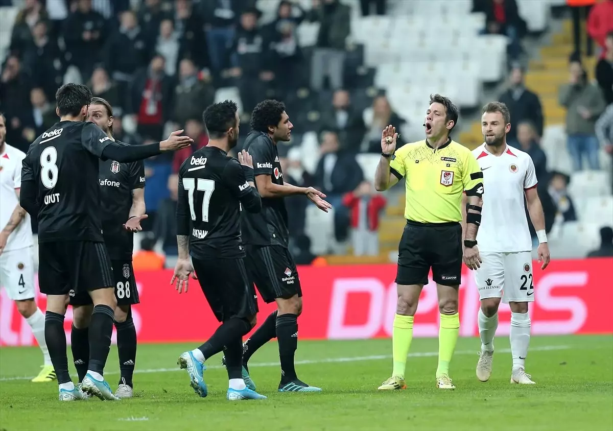 Beşiktaş taraftarından Fırat Aydınus'a küfürlü tepki