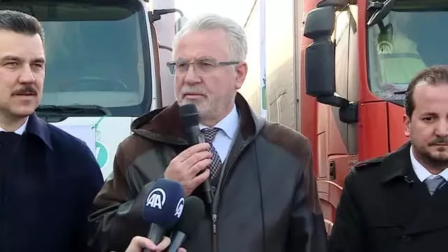 Bursa'dan depremin yaralarını sarmaya çalışan Arnavutluk'a yardım eli uzandı Bursa'dan depremin yaralarını sarmaya çalışan Arnavutluk'a yardım eli uzandı