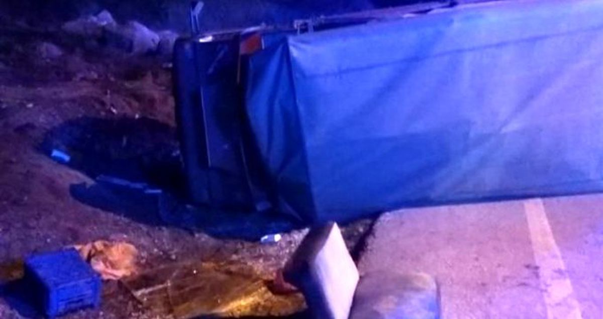 Çanakkale'de, kaçak göçmenlerin taşındığı kamyonet devrildi 32 yaralı