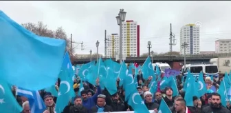 Çin'in Uygurlara yönelik baskı politikaları binlerce kişinin katılımıyla protesto edildi