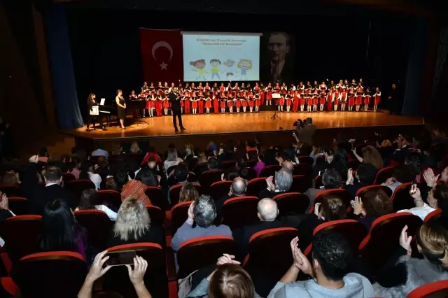 Çocuk korosu büyüledi