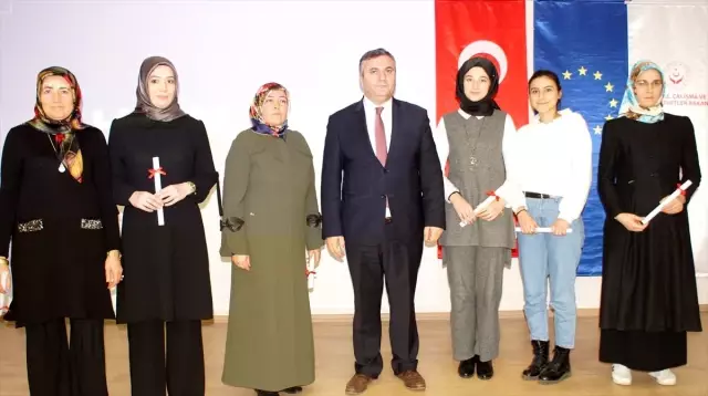 Çubuk'ta 'çocuk eğitimi' kursiyerlerine sertifikaları verildi