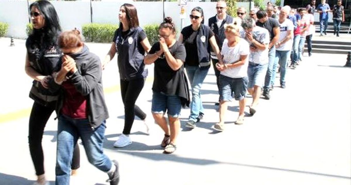Eşiyle sorunları olan kadını 'Aranızı düzelteceğiz' diyerek 2 milyon lira dolandırdılar