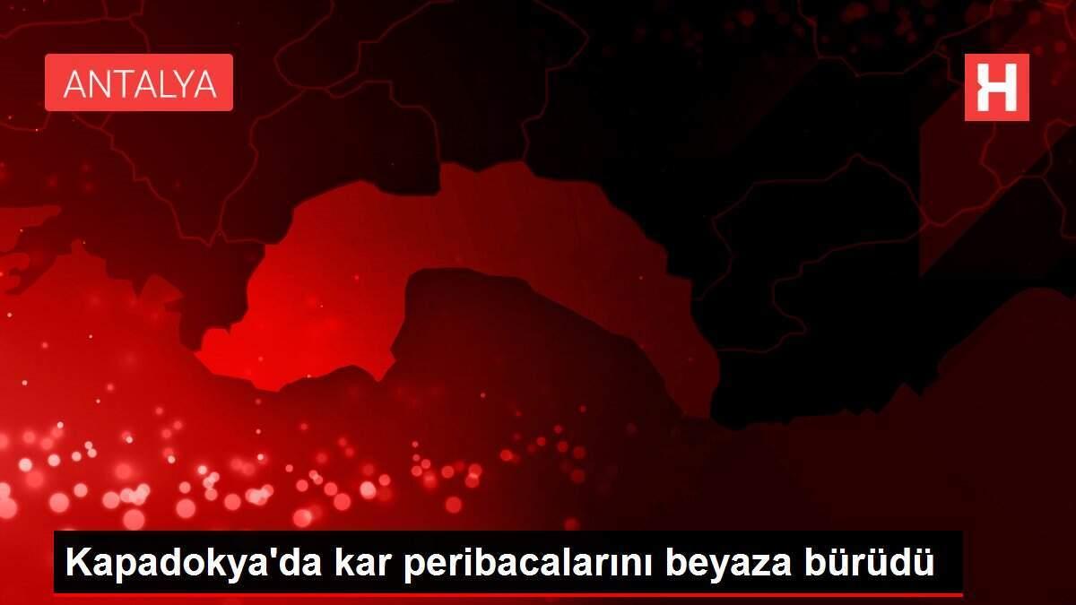 Kapadokya'da kar peribacalarını beyaza bürüdü