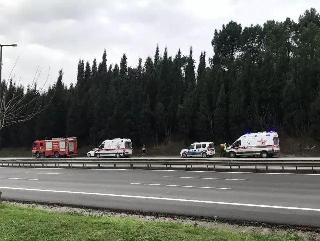 Mahir Ünal'ın makam aracı kaza yaptı: 4 yaralı Mahir Ünal'ın makam aracı kaza yaptı: 4 yaralı